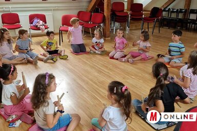 A legkisebbeknek didaktikus és ritmikus játékokat tartanak (Kancsár Izabella felvétele)