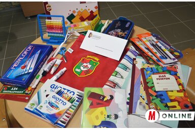 Minden évben gazdag csomagot kapnak az elsősök (Dávid Csilla archív felvétele)