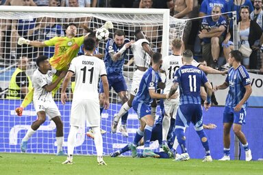 Takács Dominik bravúros védéseire is szükség volt a Slovan továbbjutásához / forrás: Beta/AP