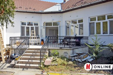 A nyílászárókat már kicserélték, bent a falakat festik (Fotó: Gergely Árpád felvétele)