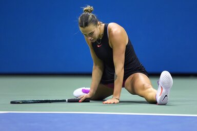 Kirobbanó formában játszik, közben spárgába is lemegy: Arina Szabalenka (Fotó: Beta/AP)