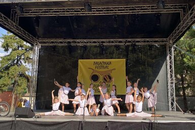 Fellépés a 14. Palacsintafesztiválon Bácsföldváron (Fotó: Petőfi Sándor Magyar Kultúrkör)