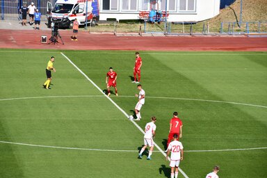 A magyar válogatott (fehérben) győzelemmel kezdte a tornát (Fotó: A szerző felvétele)