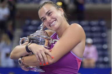 Arina Szabalenka természetesen nagyon örült az első New York-i serlegének (Fotó: Beta/AP)