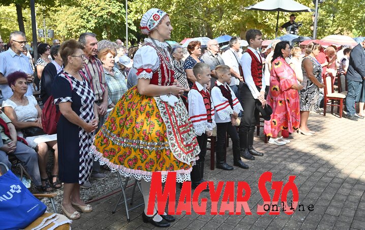 Az élő hagyományok részei a vallási ünnepeknek (Fotó: Ótos András) Az élő hagyományok részei a vallási ünnepeknek (Fotó: Ótos András)