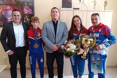 Az óbecsei önkormányzat képviselői fogadták a sikeres sportolókat (Fotó: Jusztin László)