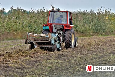 A talajminta-vizsgálat meghatározza azokat paramétereket, amelyek elősegítik a termelők tervszerű gazdálkodását (Gergely Árpád felvétele) A talajminta-vizsgálat meghatározza azokat paramétereket, amelyek elősegítik a termelők tervszerű gazdálkodását (Gergely Árpád felvétele)