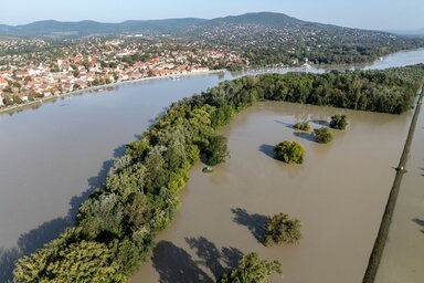 Az áradó Duna Szentendrénél és Kisoroszinál (Fotó: MTI/Jánossy Gergely)