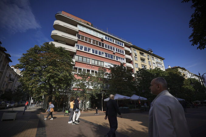 Ebben – a Vitosa-sugárúton levő – szófiai épületben van a Norta Global Ltd. székhelye, melyet újabban a robbanékony csipogókkal hoztak összefüggésbe (Fotó: AP via Beta) Ebben – a Vitosa-sugárúton levő – szófiai épületben van a Norta Global Ltd. székhelye, melyet újabban a robbanékony csipogókkal hoztak összefüggésbe (Fotó: AP via Beta)
