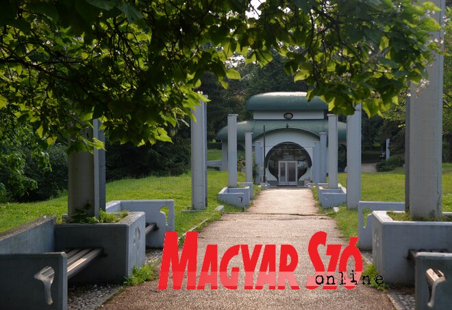 A Slatina-forrás bejárata, azt mondják, a vizéből kiváló palacsintát lehet készíteni (Dávid Csilla felvétele) A Slatina-forrás bejárata, azt mondják, a vizéből kiváló palacsintát lehet készíteni (Dávid Csilla felvétele)
