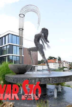 Több a szökőkút, mint bármelyik szerbiai városban (Dávid Csilla felvétele) Több a szökőkút, mint bármelyik szerbiai városban (Dávid Csilla felvétele)