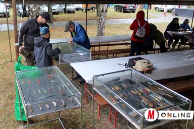 Több gyűjtő is kiállította bicskáit (Benedek Miklós felvétele)