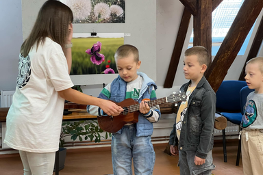 Hangszeren játszani szép, szórakoztat, fejleszt és felemel (Nagygellér Hunor felvétele)