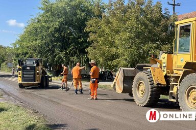 Folynak a munkálatok Bácskeresztúr főutcáján (Fotó: Paraczky László)
