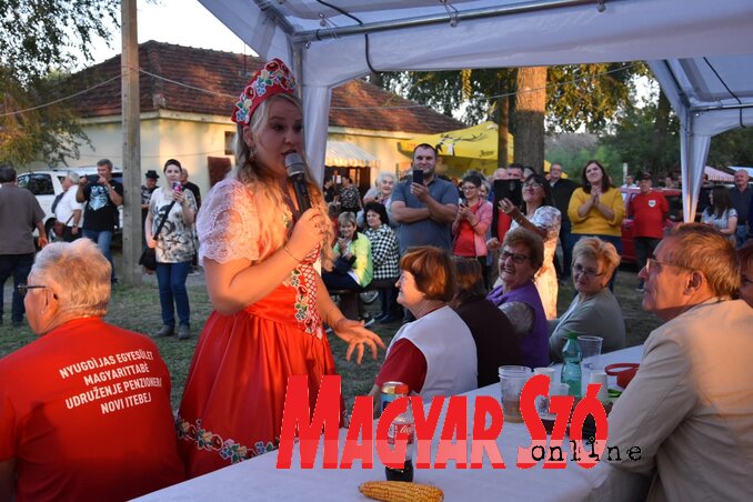Az operetténekesek elvegyültek a közönség soraiban (Vidács Hajnalka felvétele) Az operetténekesek elvegyültek a közönség soraiban (Vidács Hajnalka felvétele)