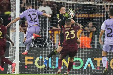 Mile Svilar római kapus jól védett, de ő sem mindenható (Fotó: Beta/AP)