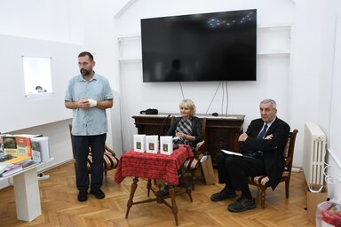A jelenlévőket először Pavle Orbović (balról), a múzeum kusztosza köszöntötte (Fotó: Paraczky László)