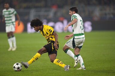 Karim Adeyemi (labdával) már az első félidőben hármat lőtt a skótoknak (Fotó: Beta/AP)