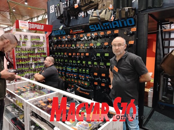 A Capriolo vállalat 20 százalékos kedvezményt biztosít a kiállítás idején – tudtuk meg Fazekas Tibortól (Fotó: Tóth D. Lívia) A Capriolo vállalat 20 százalékos kedvezményt biztosít a kiállítás idején – tudtuk meg Fazekas Tibortól (Fotó: Tóth D. Lívia)