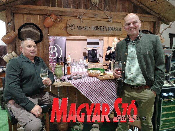 A Brindza Borászat tulajdonosa szerint a vadászok és a halászok szeretnek borozni (Fotó: Tóth D. Lívia) A Brindza Borászat tulajdonosa szerint a vadászok és a halászok szeretnek borozni (Fotó: Tóth D. Lívia)