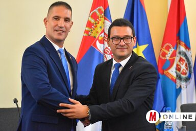 Nagykikinda egykori (Nikola Lukač) és új polgármestere (Mladen Bogdan) / (Fotó: Gradski.online)