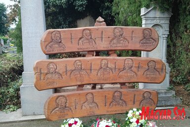 Magyarkanizsán megkoszorúzták az aradi vértanúk emlékhelyét (Fotó: Bajić Jenei Klementina felvétele)