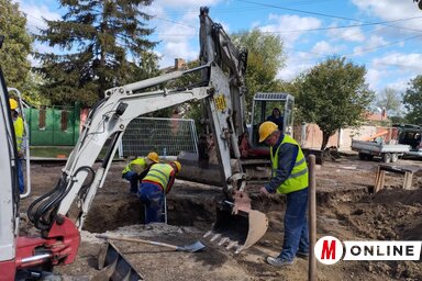 Óbecsén jelenleg hét helyszínen végzik a szennyvízhálózat kiépítési munkálatait (Fotó: Kancsár Izabella)