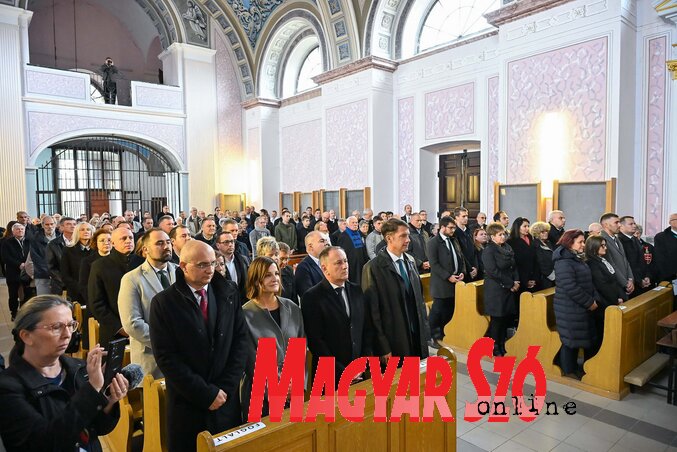 Eleméren összegyűlt a vajdasági és magyarországi magyarság (Fotó: Molnár Edvárd felvétele) Eleméren összegyűlt a vajdasági és magyarországi magyarság (Fotó: Molnár Edvárd felvétele)