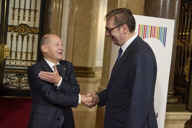 Baráti kézfogás: Olaf Scholz német kancellár és Aleksandar Vučić szerb államfő (Fotó: Beta)