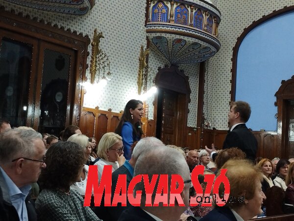 Gertrudis királyné (Szilágyi Szilvia) és Bánk bán (Bodolai Péter) vitája a közönségben is folytatódott (Lukács Melinda felvétele) Gertrudis királyné (Szilágyi Szilvia) és Bánk bán (Bodolai Péter) vitája a közönségben is folytatódott (Lukács Melinda felvétele)
