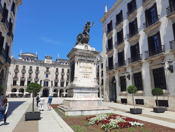 A város hőseinek emlékére