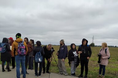 A túrázók teleszkóp és távcső segítségével figyelték meg a madarakat (Harkai Ákos felvétele)