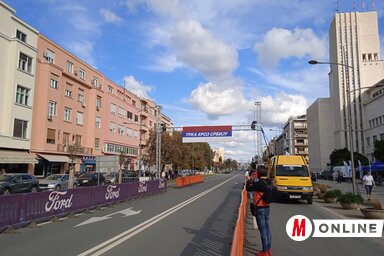 A belvárosi sugárutat már tegnap délután lezárták, és ma délután is forgalomkorlátozás lép életbe néhány órára. Aki csak teheti, ne autózzon erre (Fotó: Szeli Balázs felvétele)