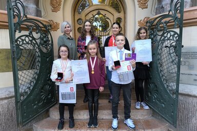 A nemzetközi képzőművészeti versenyek büszke díjazottjai (Dér Dianna felvétele)