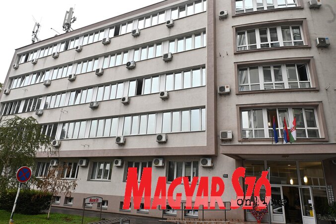 A Magyar Szó-t 80 éves fennállásának elismeréseként tüntették ki Novemberi Oklevéllel (Fotó: Dávid Csilla felvétele) A Magyar Szó-t 80 éves fennállásának elismeréseként tüntették ki Novemberi Oklevéllel (Fotó: Dávid Csilla felvétele)