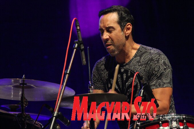 Antonio Sanchez hihetetlen energiával töltötte be a színháztermet Antonio Sanchez hihetetlen energiával töltötte be a színháztermet