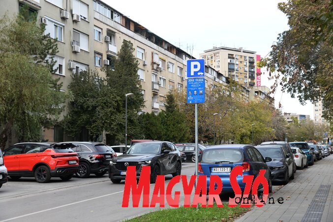 Most 22-vel több autó számára van itt parkolóhely, mint korábban (Fotó: Dávid Csilla felvétele) Most 22-vel több autó számára van itt parkolóhely, mint korábban (Fotó: Dávid Csilla felvétele)