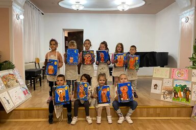 Zeneművészetet oktató iskolában a képzőművészet is nagy hangsúlyt kap (Topolyai Alapfokú Zeneiskola)