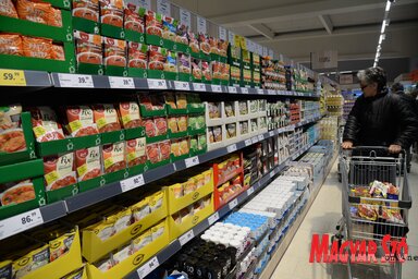 A négy szerbiai kereskedelmi lánc más-más feltételekkel szerezte be a termékeket, de végül megbeszélték, hogy kiegyenlítik az árakat (Fotó: Dávid Csilla)