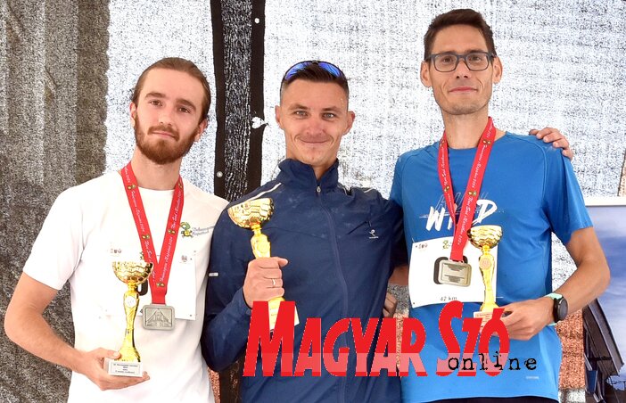 Jegor Rucsikom, Stefan Brković és a petrőci Boris Činčurak a dobogón (Ótos András felvétele) Jegor Rucsikom, Stefan Brković és a petrőci Boris Činčurak a dobogón (Ótos András felvétele)