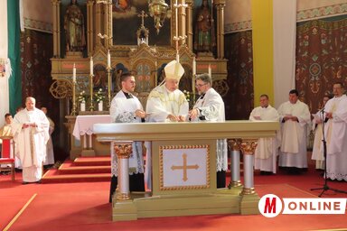 Msgr. Fazekas Ferenc, a Szabadkai egyházmegye püspöke szentelte fel a moholi templomot (Csincsik Zsolt felvétele)