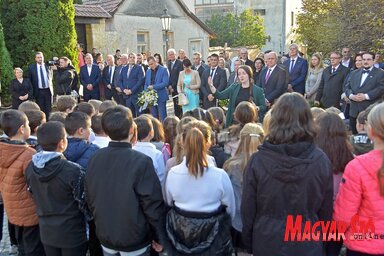 Koszorúzás és visszatekintés a Halász téren