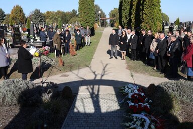 Sípos Hajnalka ünnepi beszédet mond (Lakatos János felvétele)