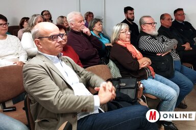 A Darányitelepi Társalgóban kedden este sokan összegyűltek a megemlékezés alkalmából (Fotó: Zabos Kasziba Angéla felvétele)