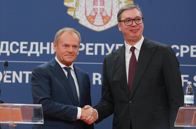 ...majd Vučićtyal a közös sajtótájékoztatón (Fotó: Beta) ...majd Vučićtyal a közös sajtótájékoztatón (Fotó: Beta)