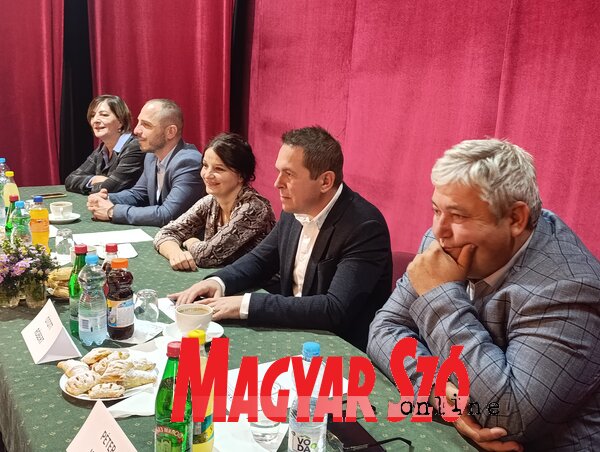 Támogatók, helyi tisztségviselők Támogatók, helyi tisztségviselők