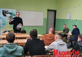 A Képes Ifjúság a topolyai Sinkovics József Műszaki Középiskolában