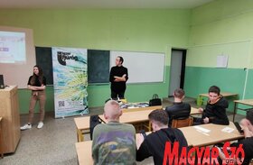 A Képes Ifjúság a topolyai Sinkovics József Műszaki Középiskolában