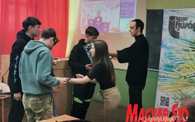 A Képes Ifjúság a topolyai Sinkovics József Műszaki Középiskolában