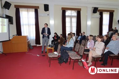 Dr. Pomozi Péter előadása az akkreditált tanári továbbképzésen az adai községháza dísztermében (Fotó: Csincsik Zsolt) Dr. Pomozi Péter előadása az akkreditált tanári továbbképzésen az adai községháza dísztermében (Fotó: Csincsik Zsolt)